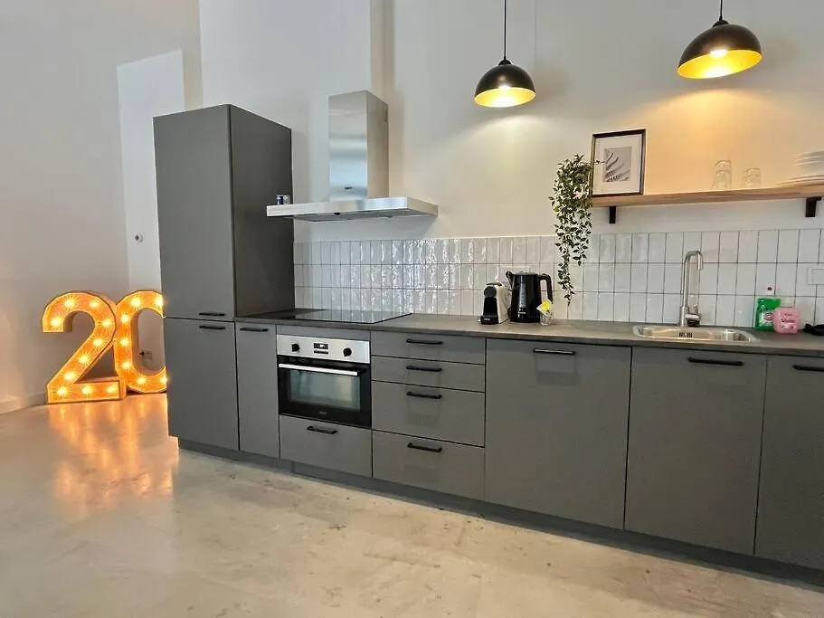 Trendy 2 Bedroom Serviced Apartment Rotterdam Semesterbostad